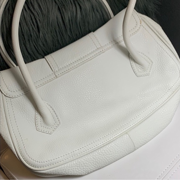 Celine Elegant White Leather Handbag with Gold Accents - Picture 4 of 15